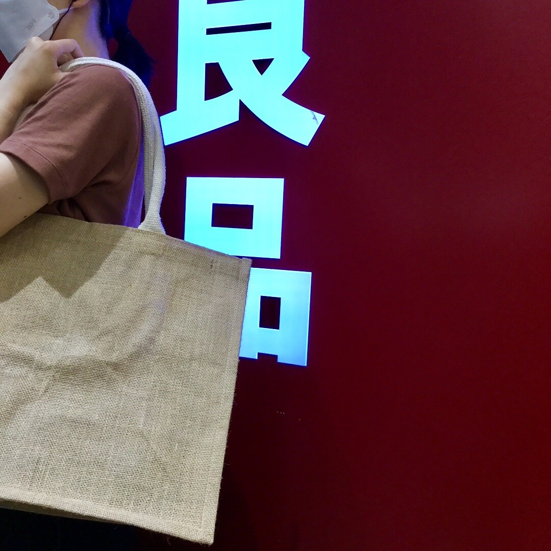 ジュートマイバックとスタッフ
