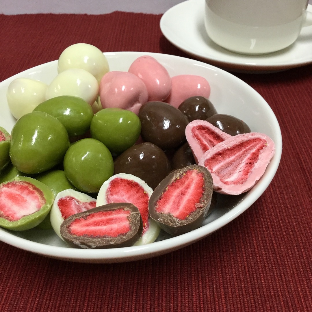 キービジュアル画像：不揃いチョコがけいちご｜スタッフのおすすめ