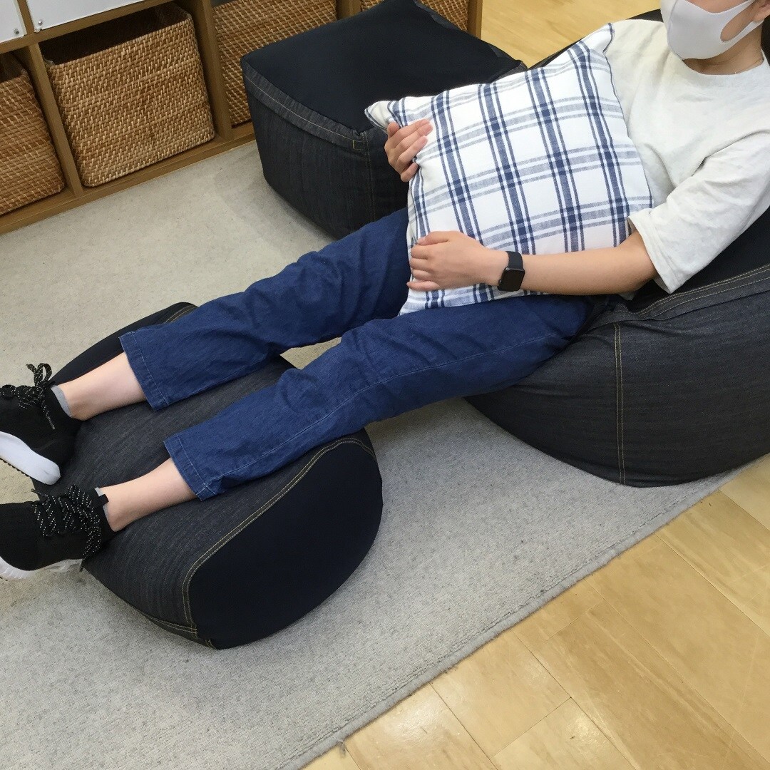 体にフィットするソファ