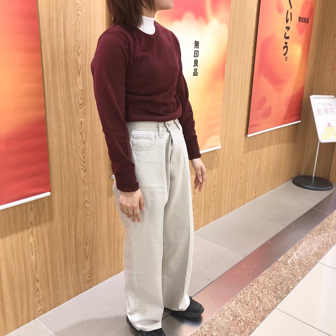 クルークネックセーター　デニムバギーパンツ