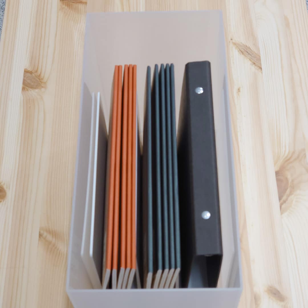 ファイルボックススタンダードに仕切スタンドを入れた画像です