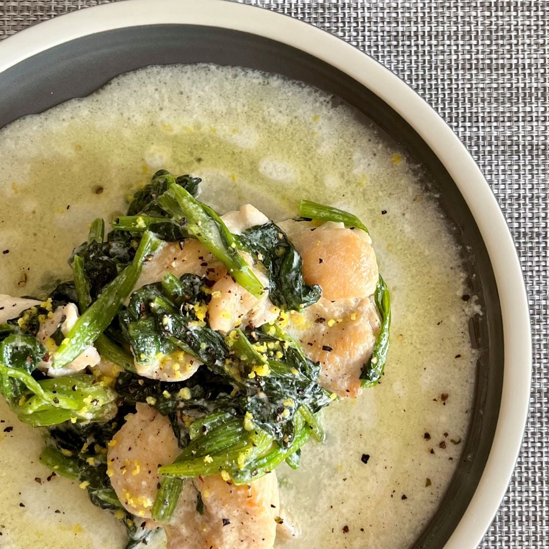 パスタソースで「チキンとほうれん草のレモンクリーム煮」レシピ