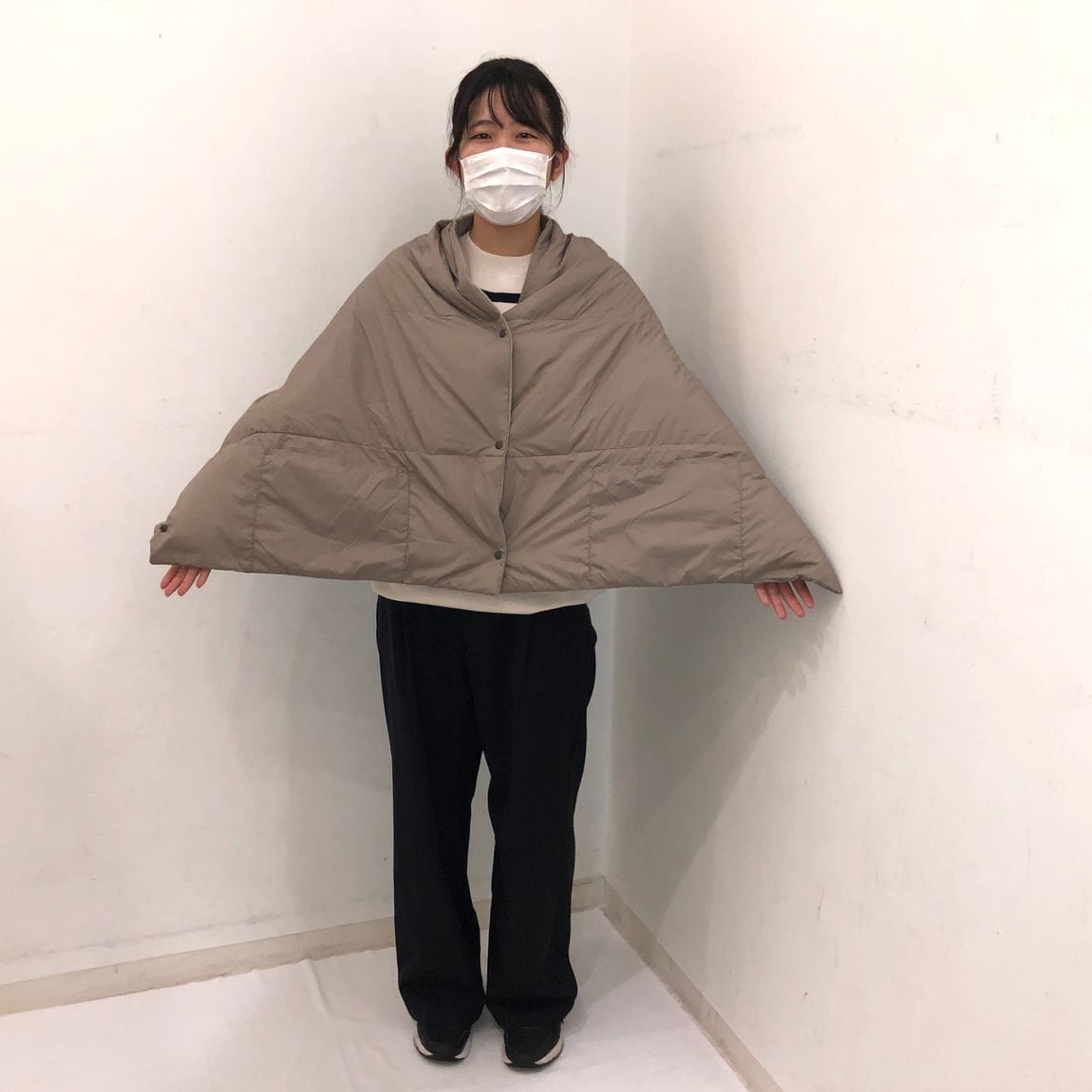 【色・緑・グレー】３点セット　 軽量 ポケッタブル 無地 ダウン マフラー コンパクトに持ち運べるポケッタブルマフラー・ダウンマフラーの