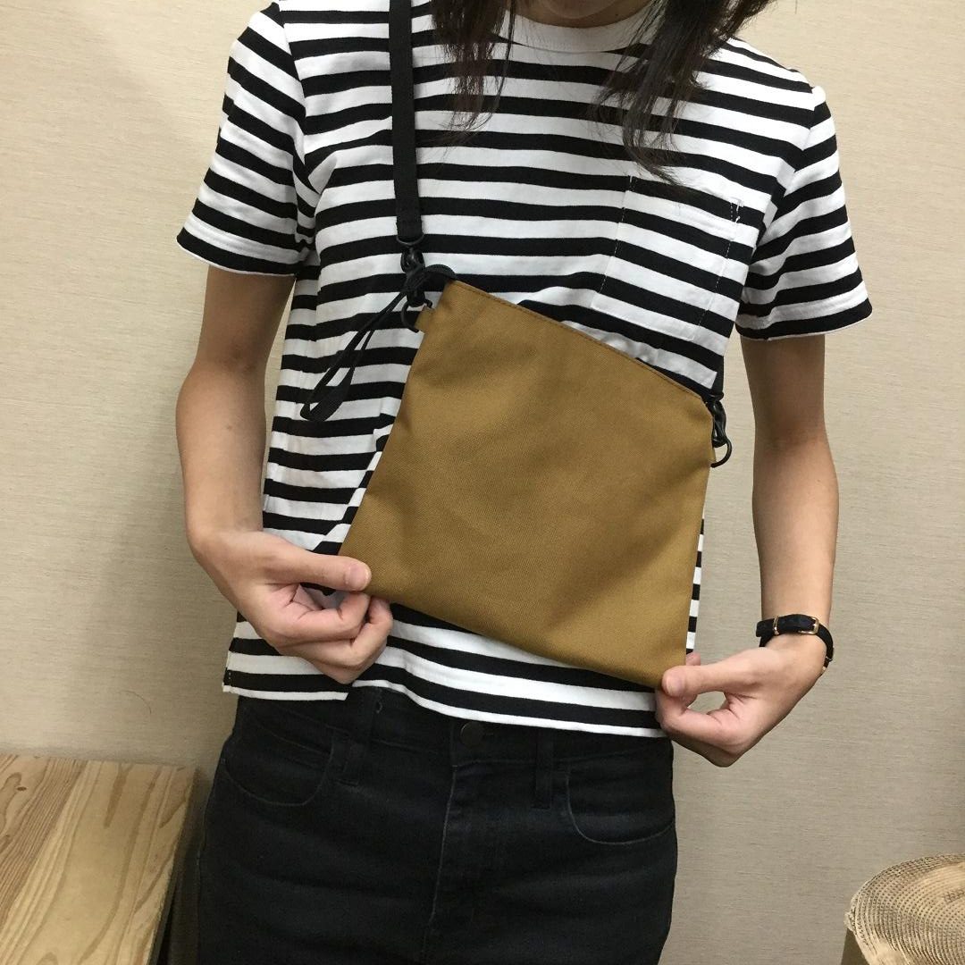 キービジュアル画像：撥水サコッシュ | スタッフのおすすめ