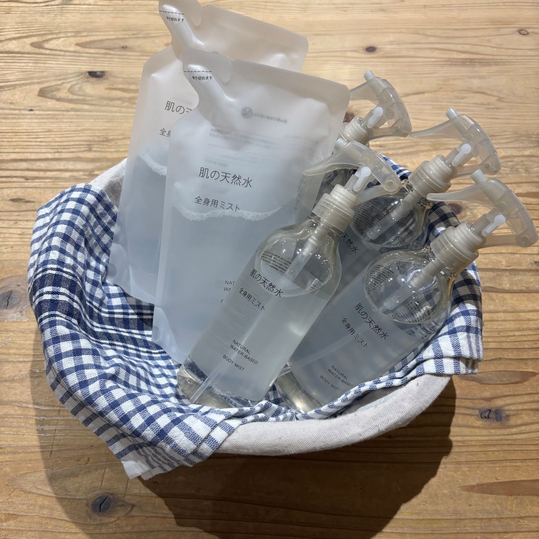 肌の天然水本体と詰め替え用