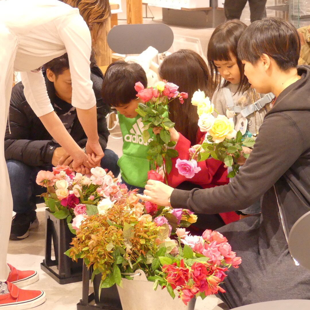 キービジュアル画像：選んで束ねる「大切な人に贈るわばらの花束」 | イベントレポート