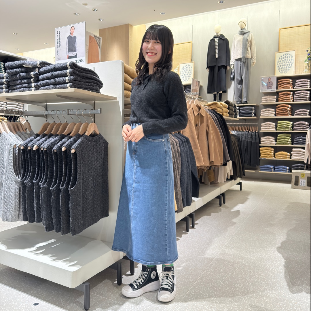 ニットを着た女性