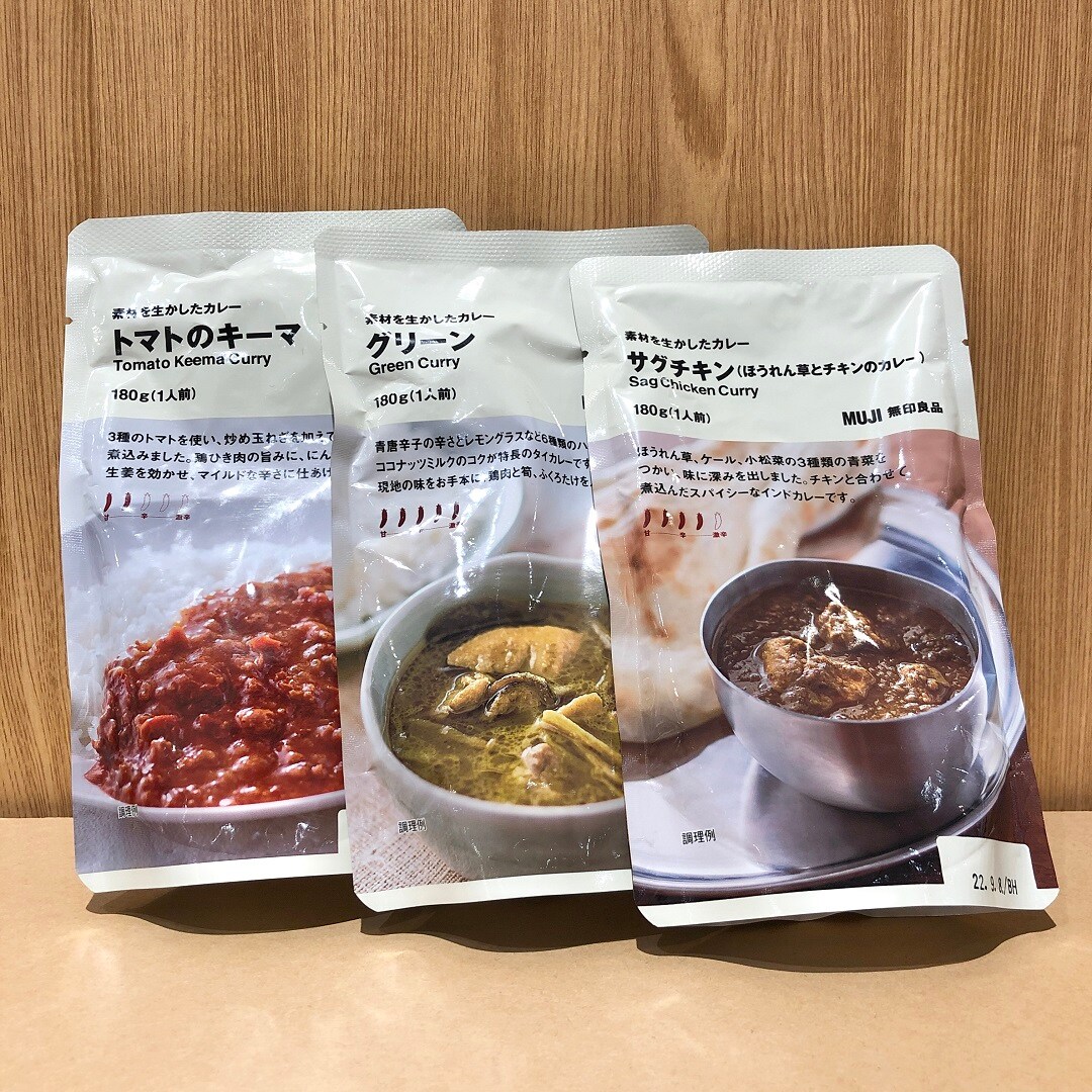 素材を生かしたカレー　トマトのキーマ、グリーン、サグチキンの3種類を並べた写真