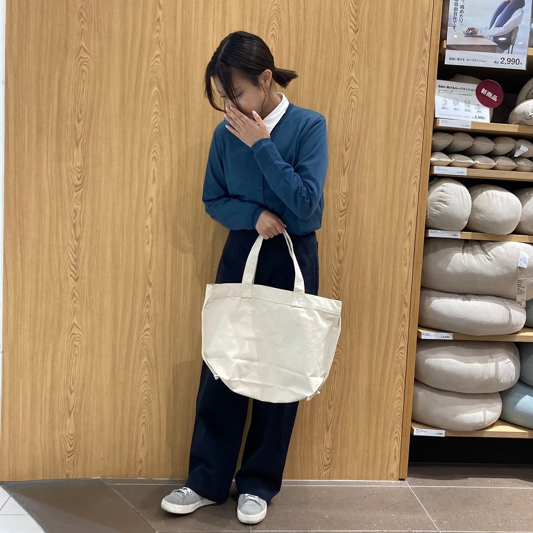 カーディガンを羽織った写真