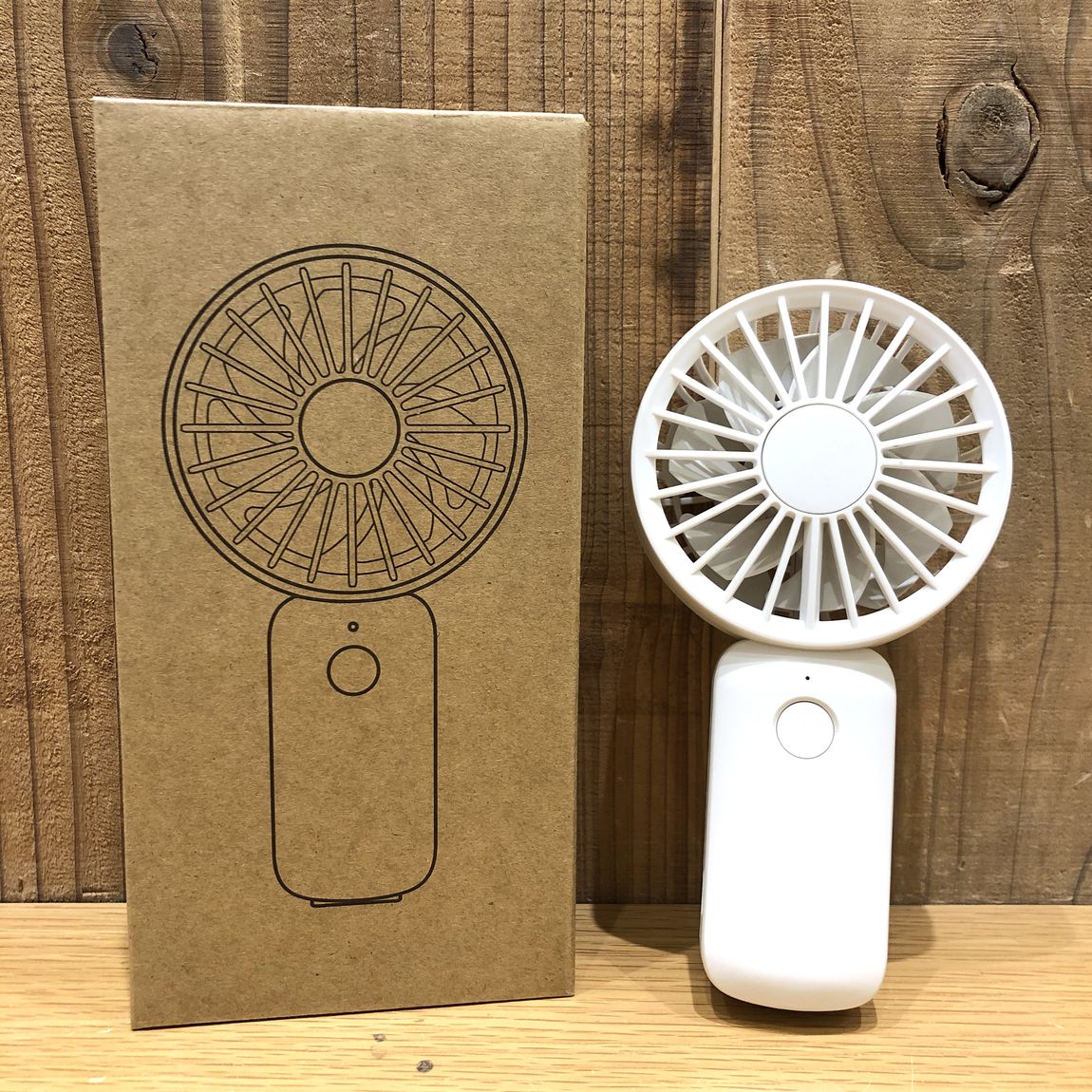 モバイルハンディファン　外箱と本体の写真