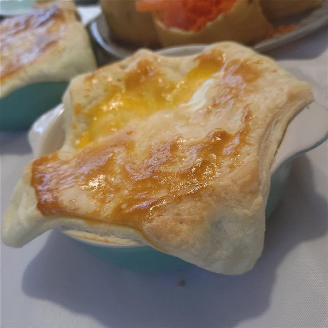 「煮込んでつくるスープパスタの素」でシチューパイ