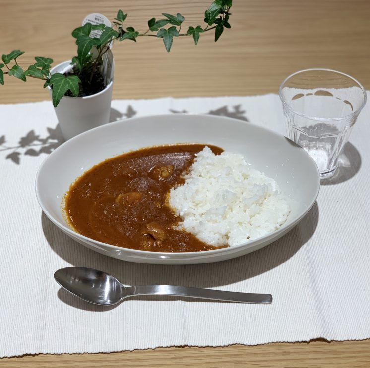 キービジュアル画像：素材を生かしたカレーバターチキン　｜　商品紹介