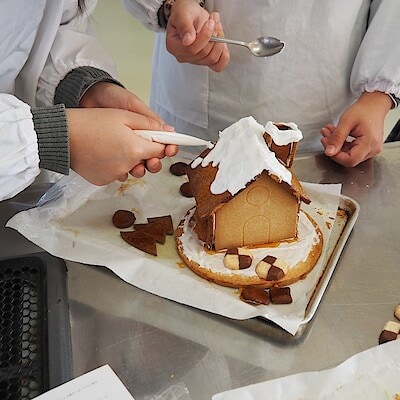【シエスタハコダテ】大妻高生が挑戦！MUJIのキットでお菓子の家づくり