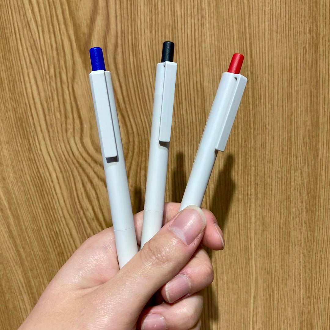 【アピタ阿久比】新商品　書き味なめらかな油性ボールペンのご紹介