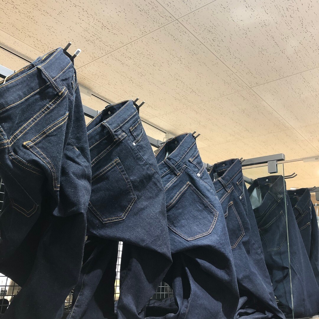 デニムパンツ