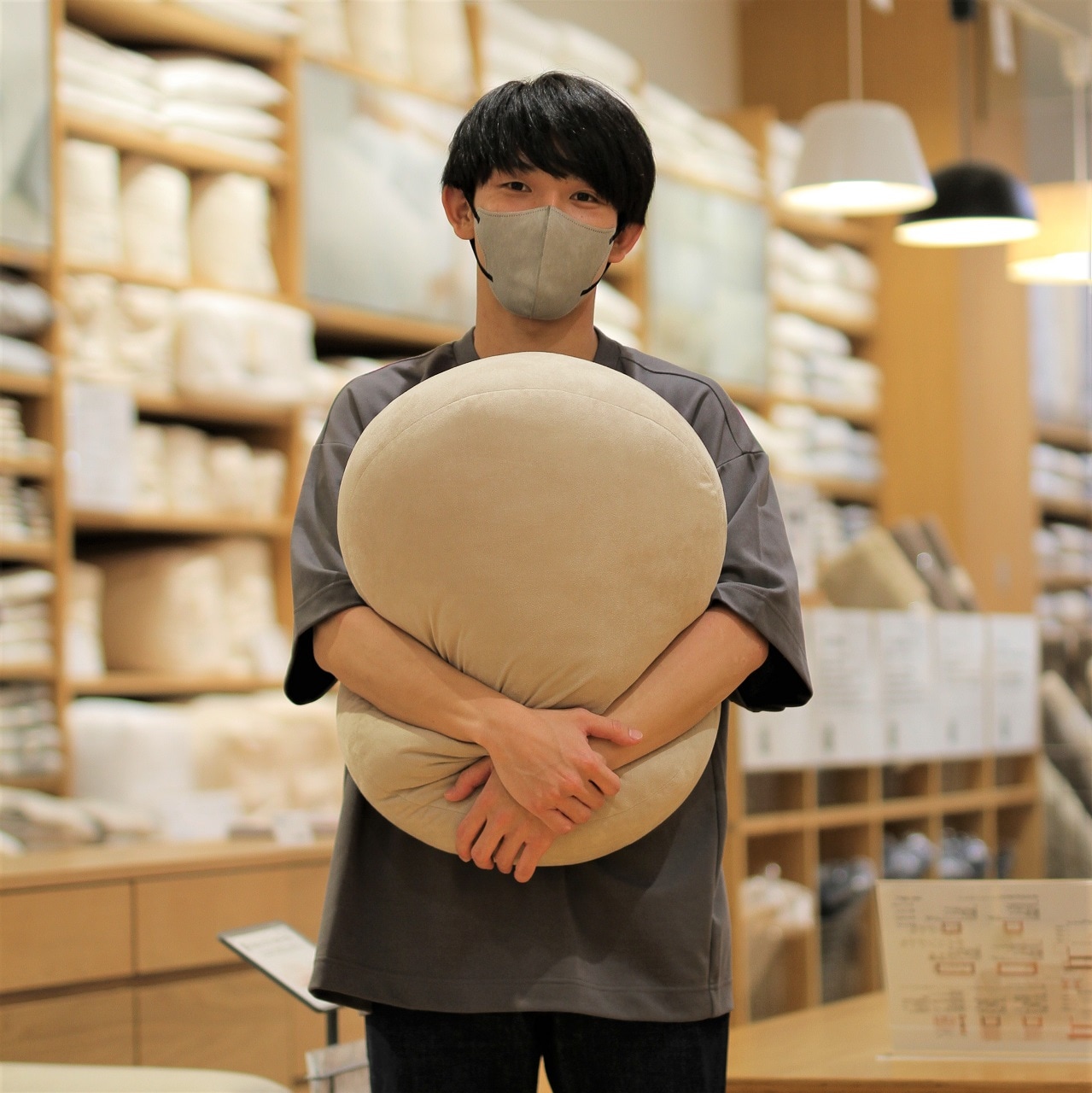 【ららぽーと新三郷】背当てにもなるマルチクッション