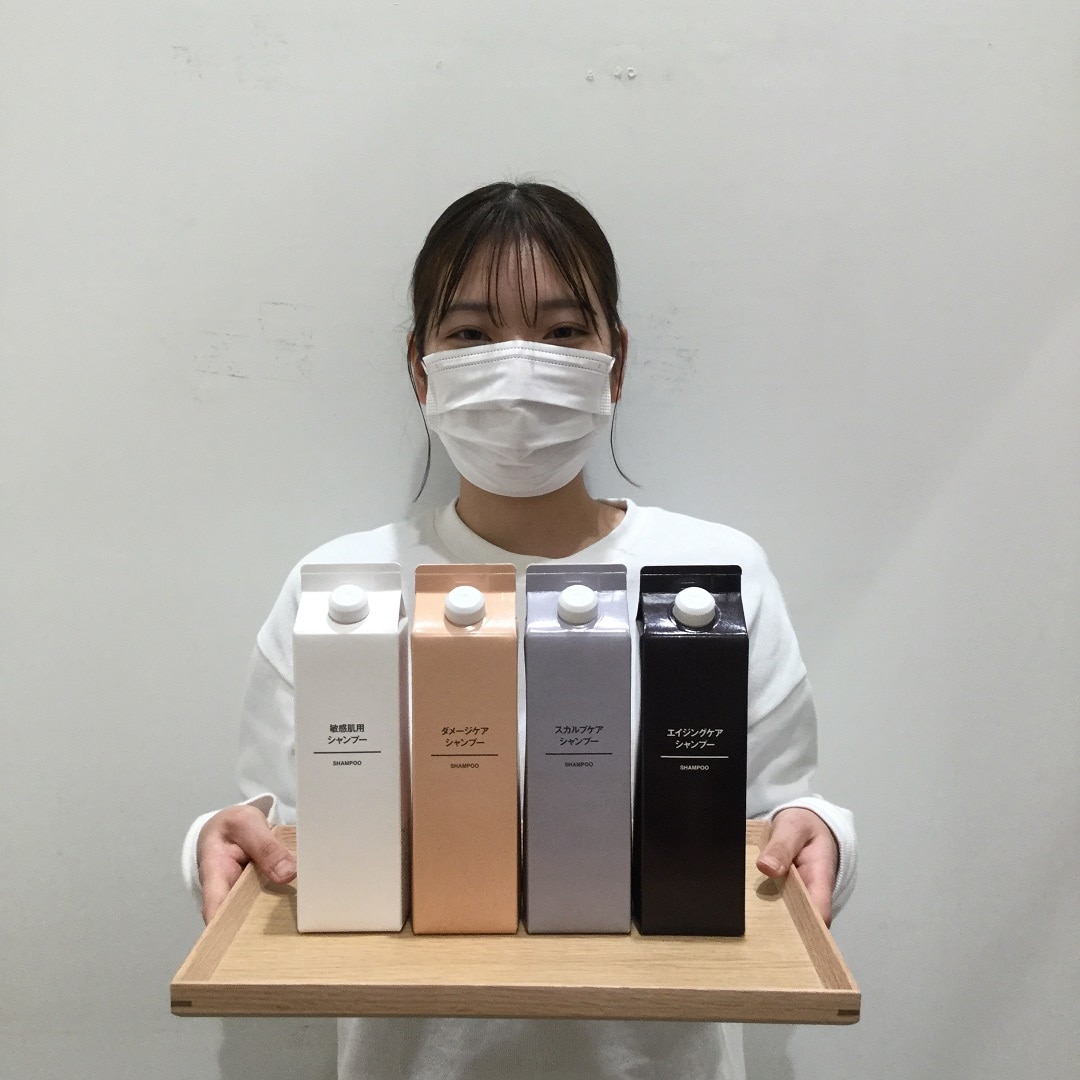 スタッフとヘアケア商品