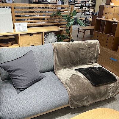 【高槻阪急スクエア】ゆったり座れるアームレスソファでくつろぎタイム