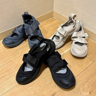 【赤羽アピレ】暑い日も快適に！スニーカーサンダルのご紹介
