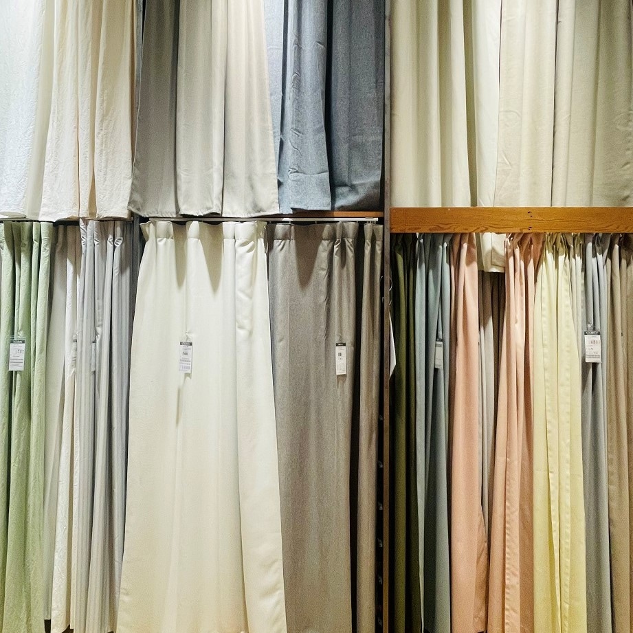 カーテン売場画像