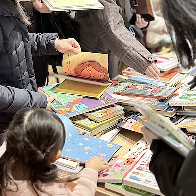 【西友荻窪】「つながる絵本 お渡し会」を開催しました