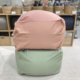 【イオンモール松本】春を感じるピンクとライトグリーン。体にフィットするソファ用カバー