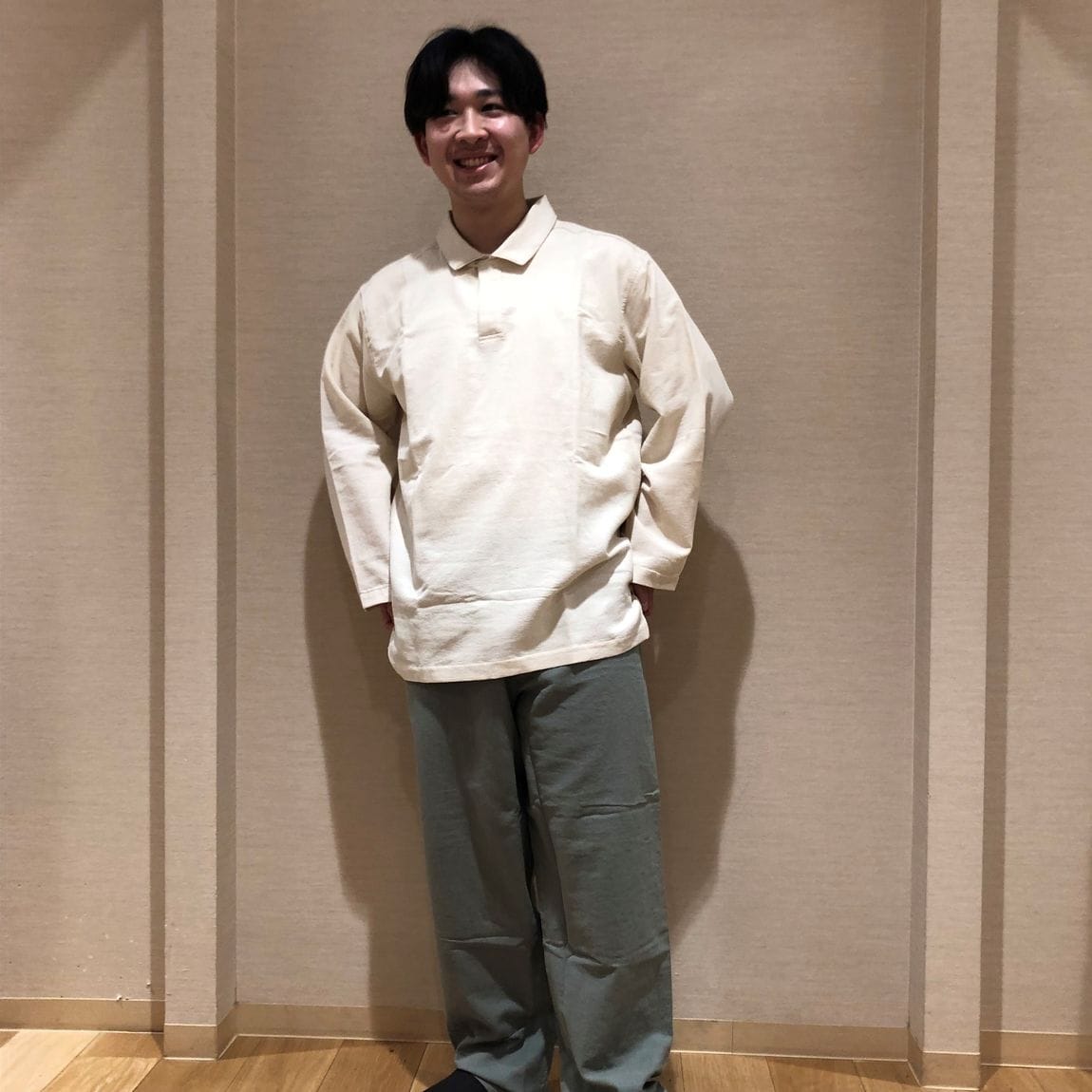 パジャマを着た男性