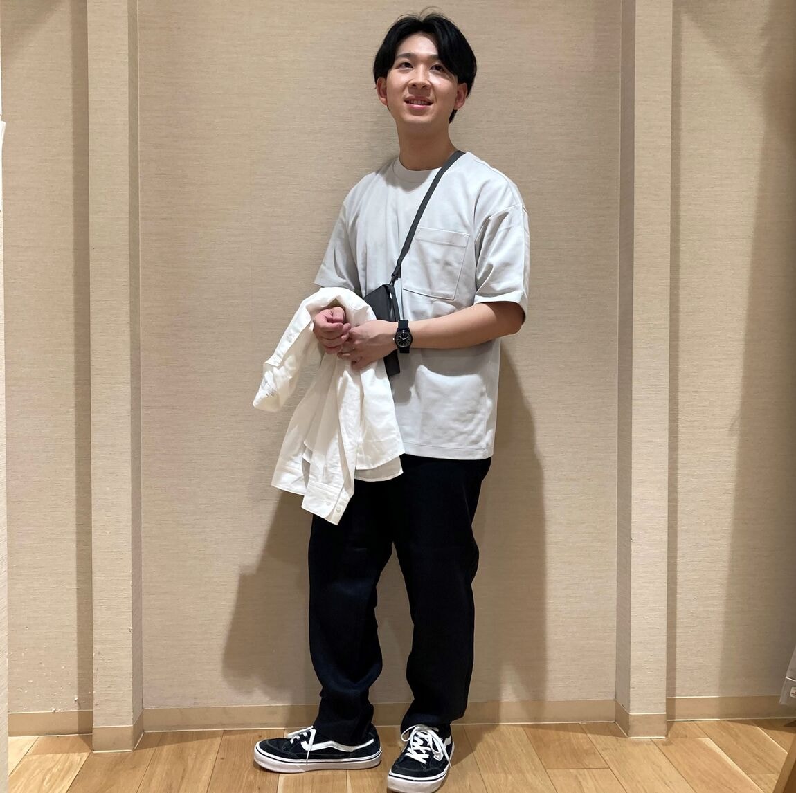 シャツを着た男性