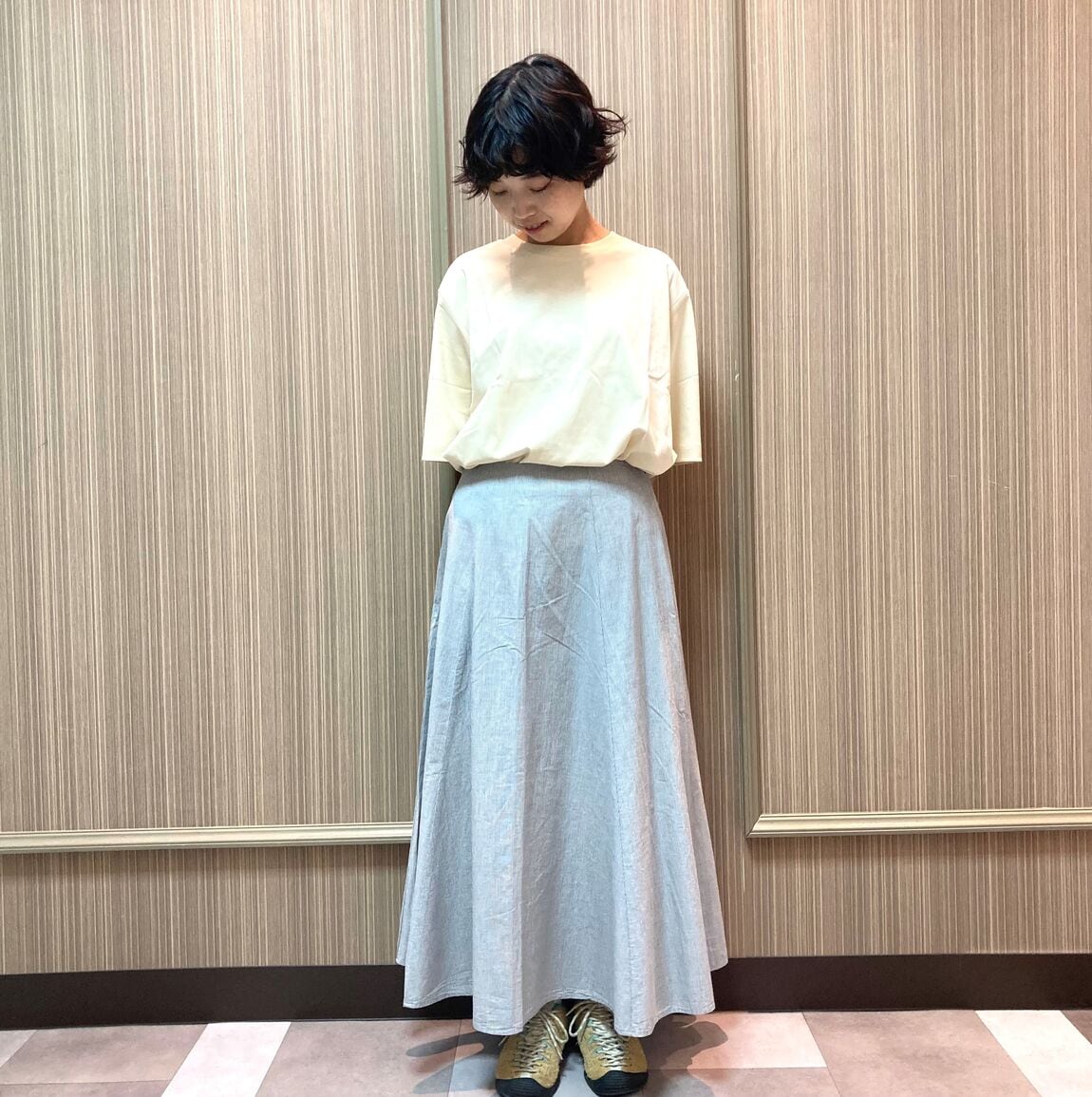 シャツを着た女性