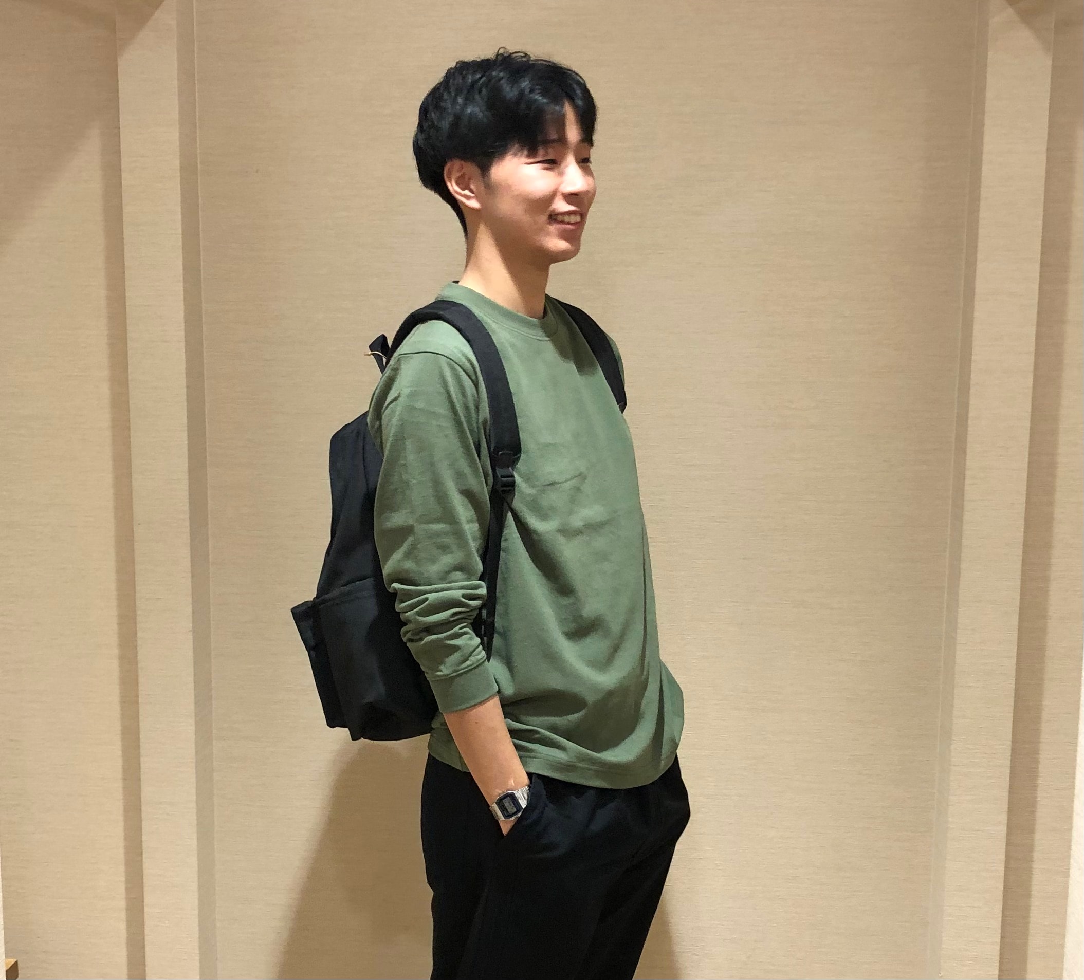 リュックを背負った男性