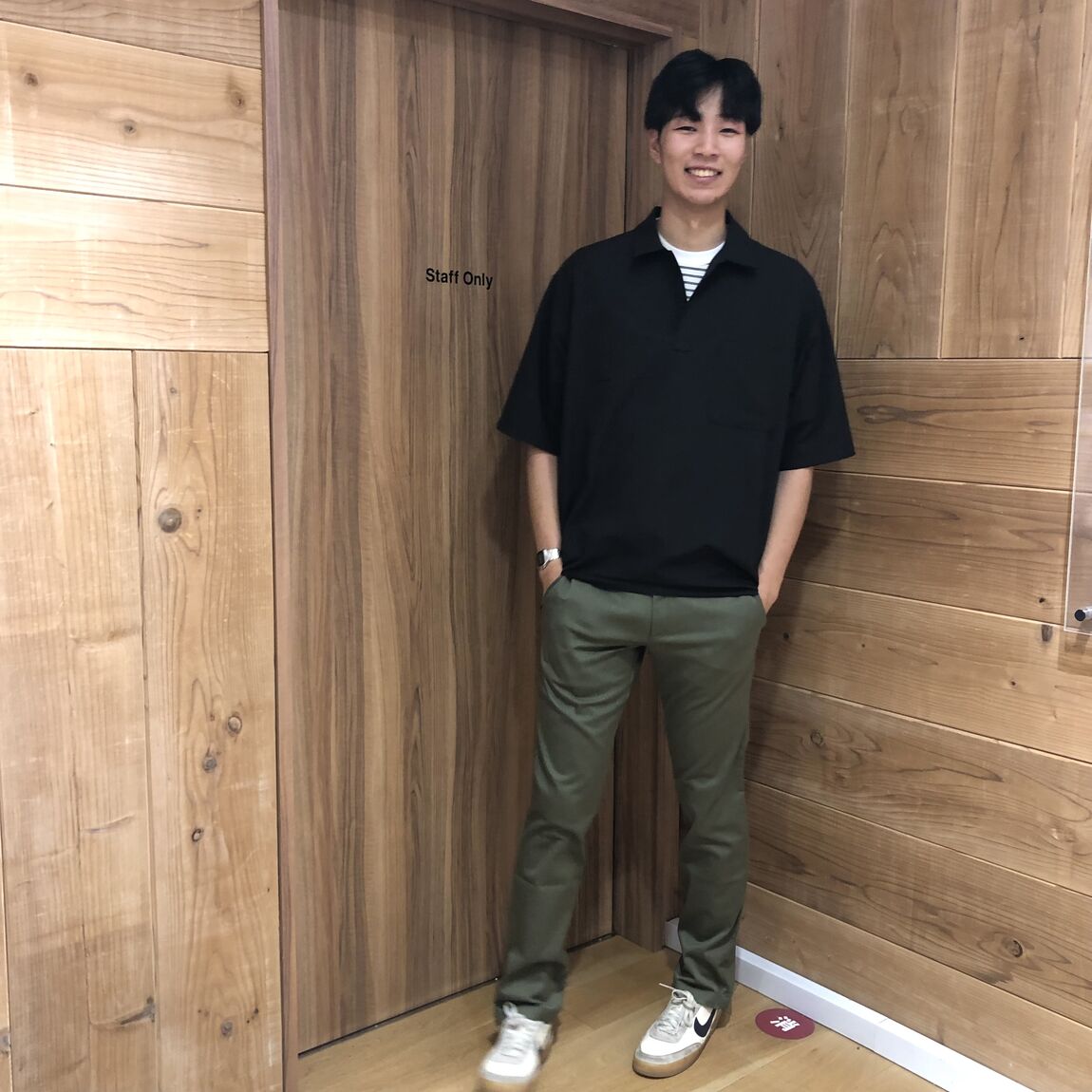 シャツを着た男性