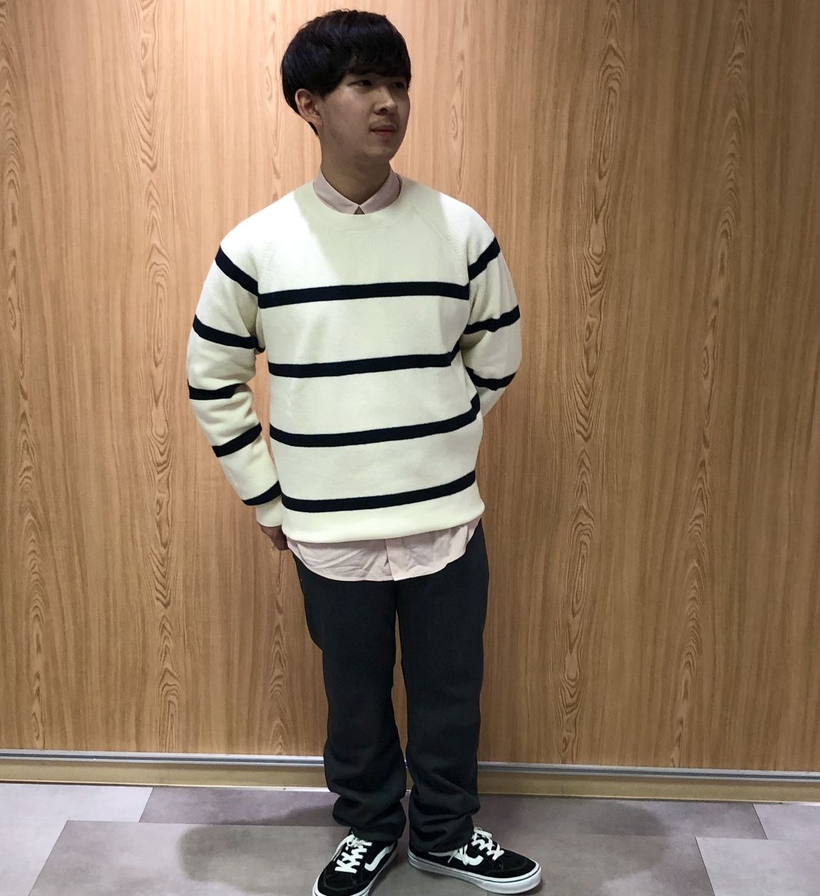 ニットを着た男性