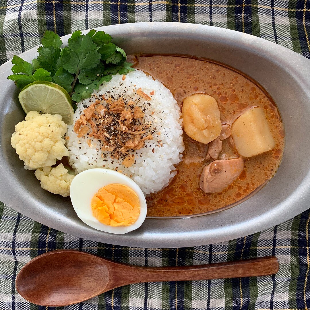 素材を生かしたカレー　マッサマン
