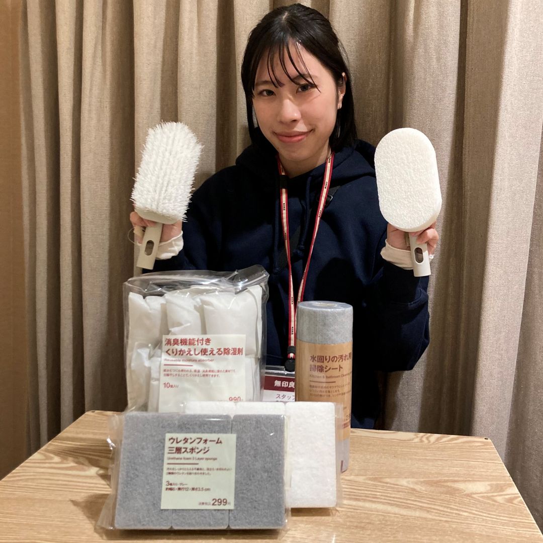 スタッフと掃除アイテム一式画像