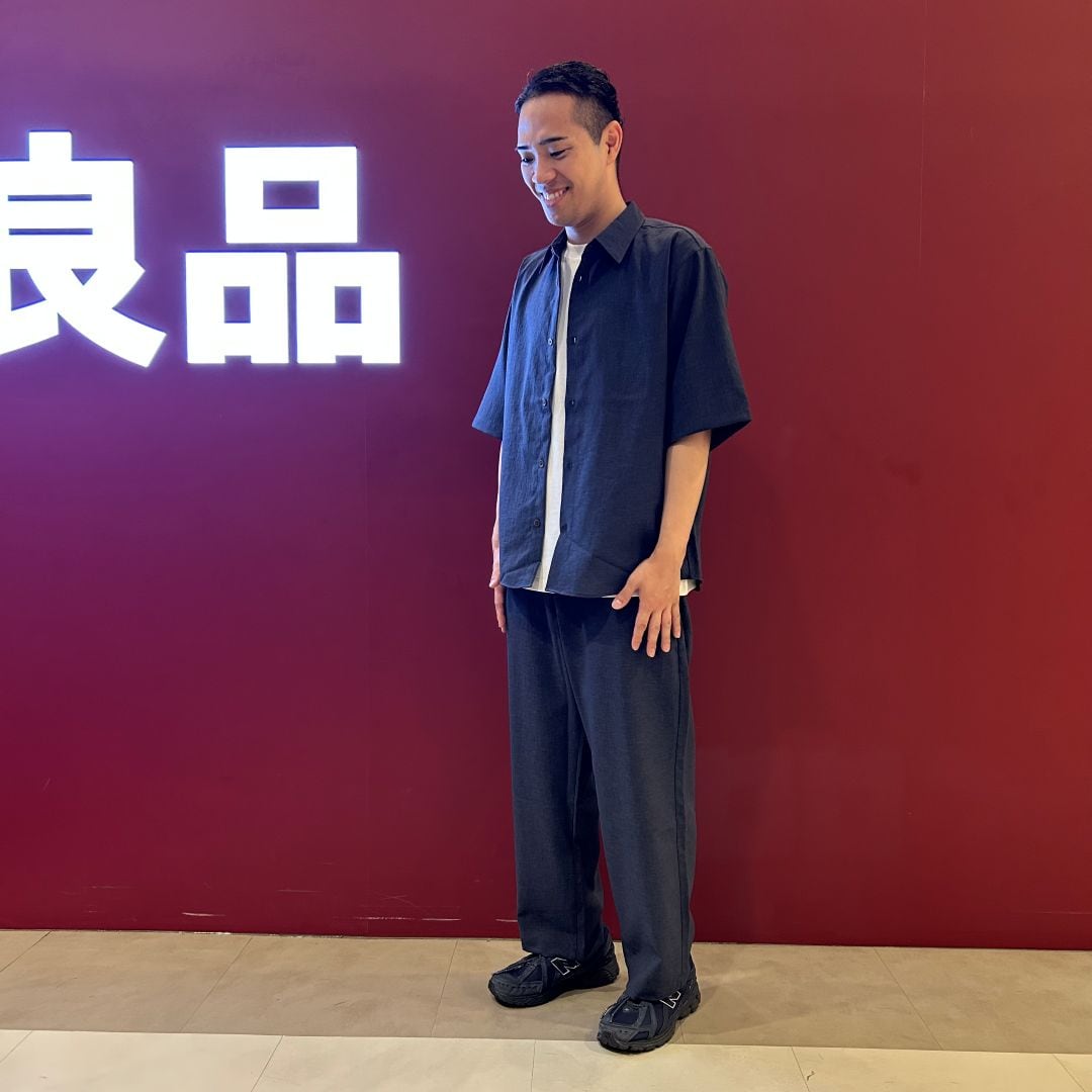 紳士　風を通す　五分袖シャツ、ワイドストレートパンツ
