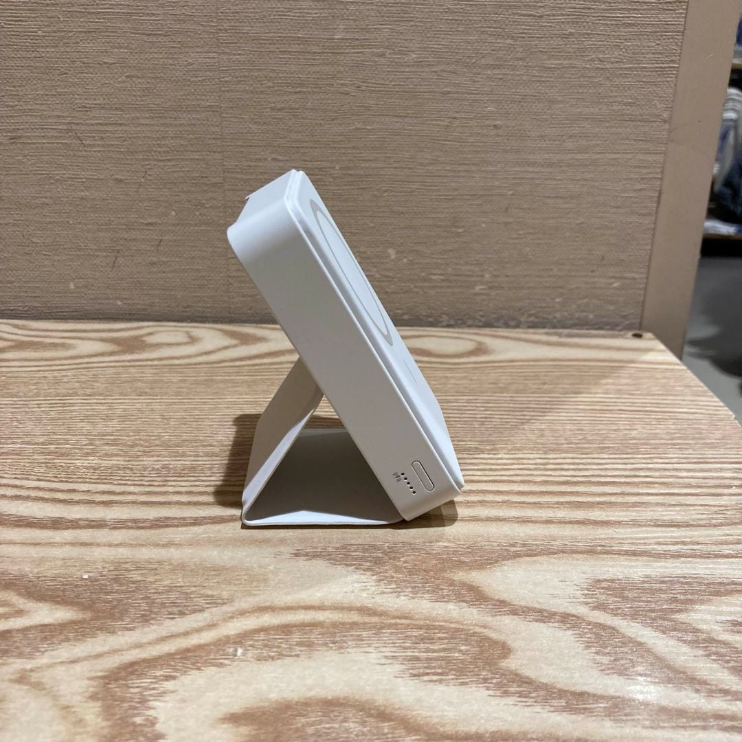 スマホスタンド　モバイルバッテリー　画像