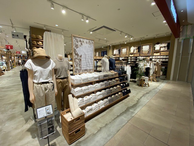 売場入口婦人