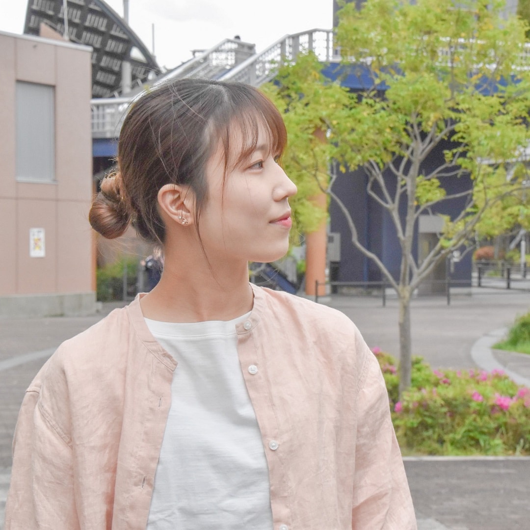 スタッフ横顔写真