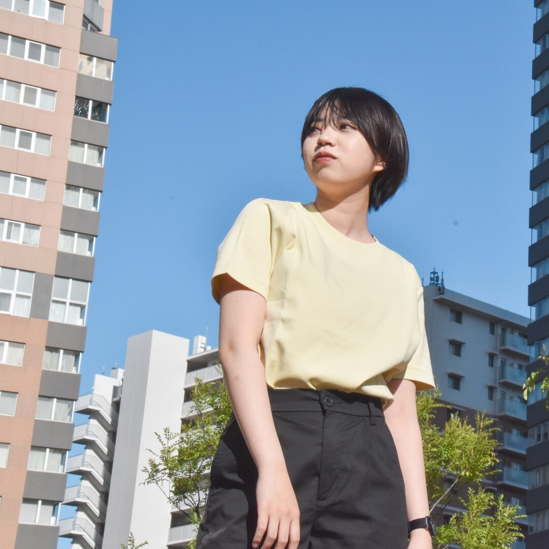 ハーフパンツ①ややアップ斜め.