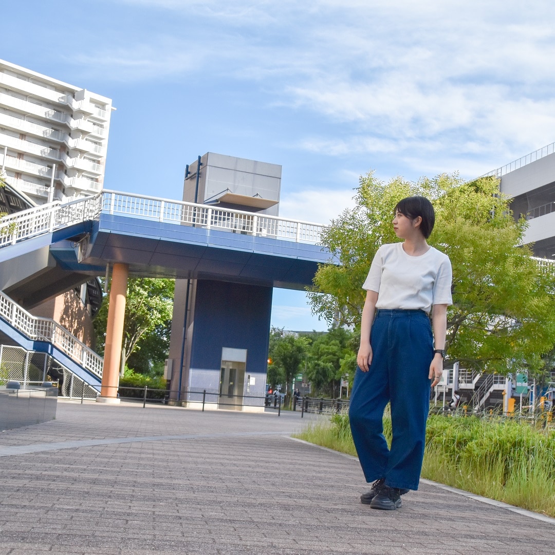 五分袖①全身横向き