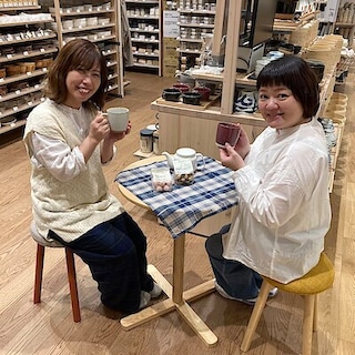 【ゆめタウン行橋】小さなテーブルとスツール