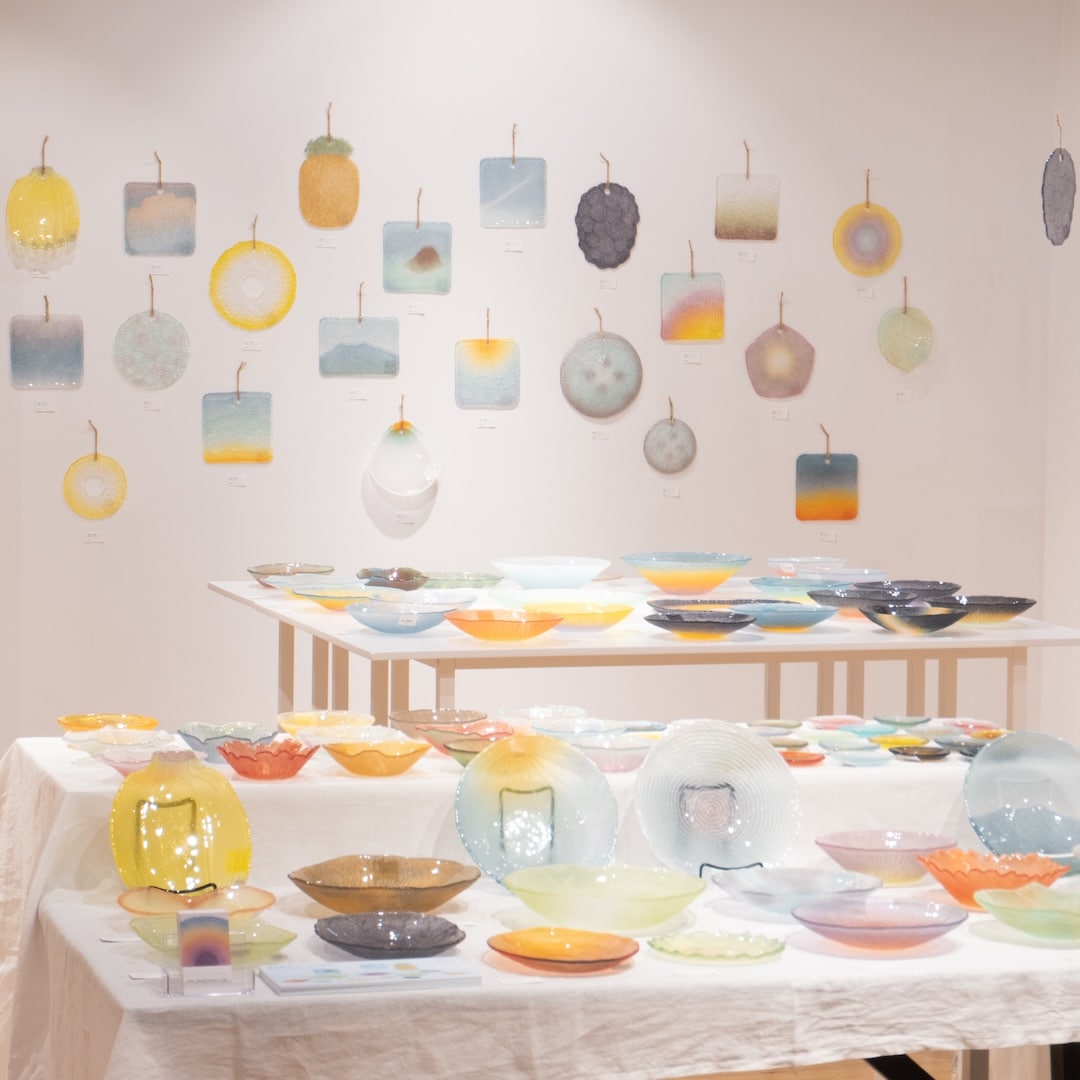 【グランフロント大阪】光をまとうガラスのうつわ展_3DyRTR