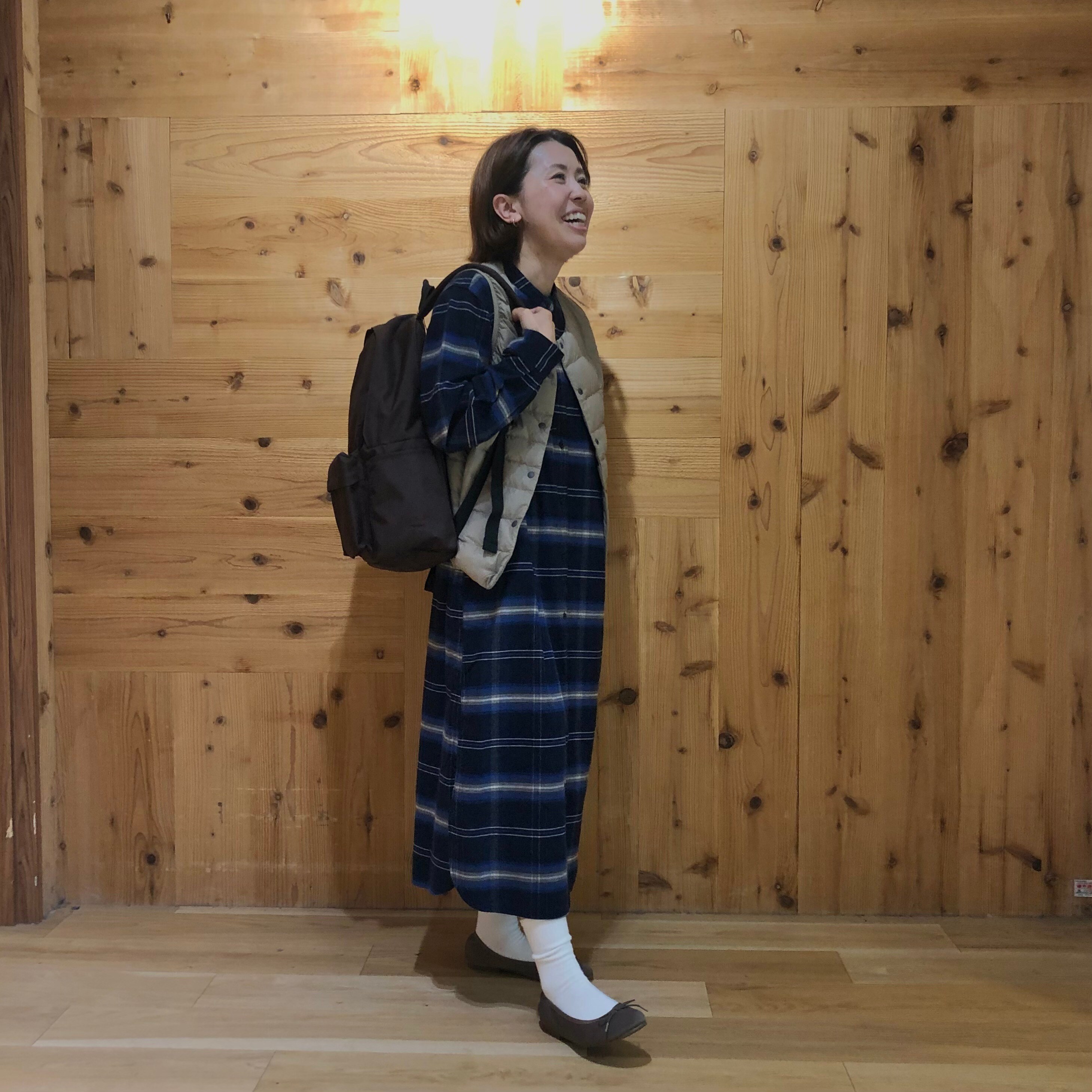 軽量ダウンノーカラーベスト婦人ｍライトベージュ