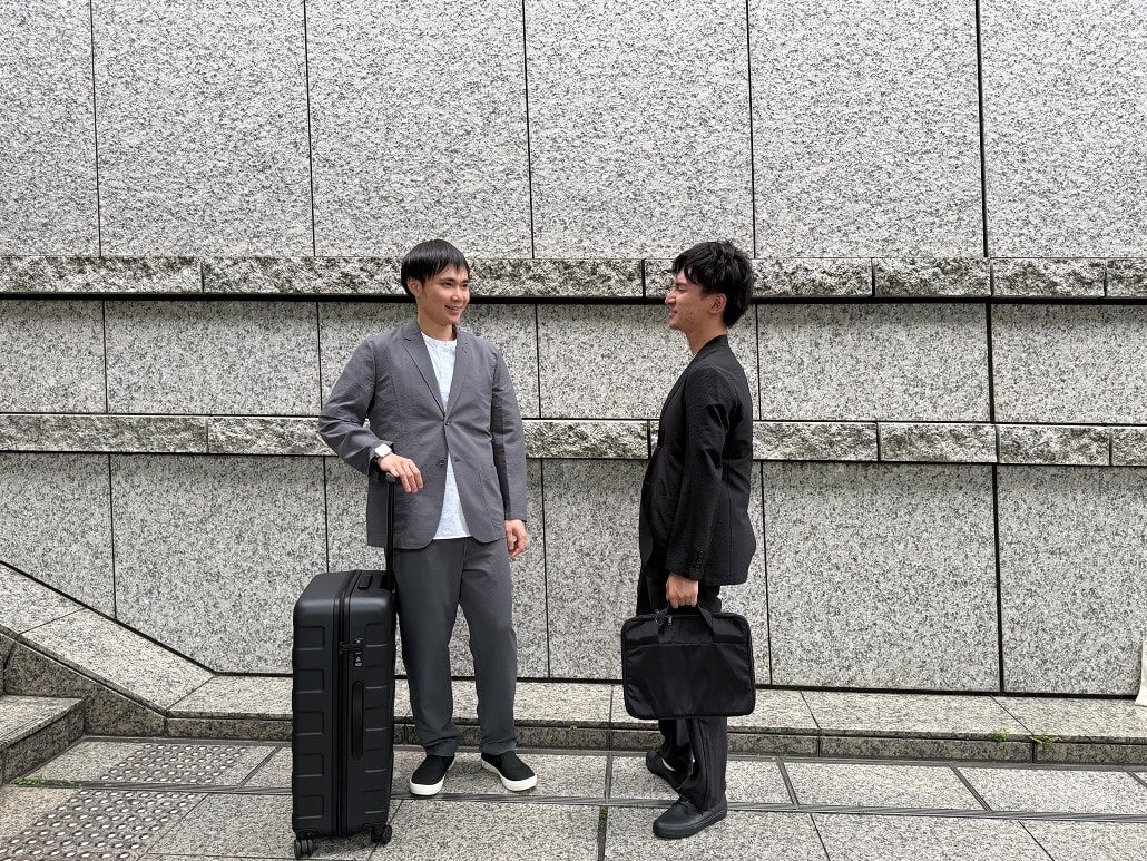紳士ジャケットを着た2人の写真