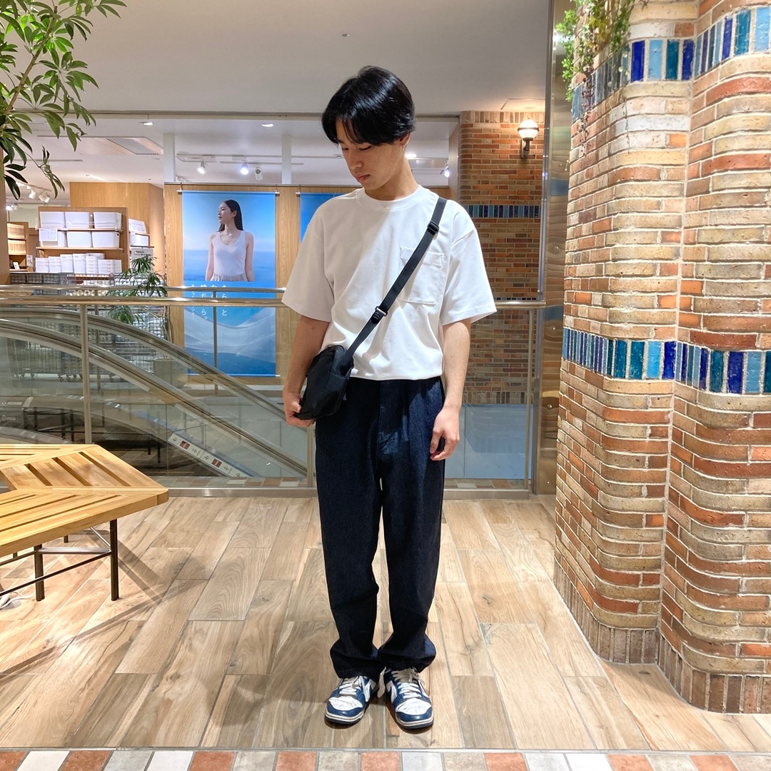 涼感ＵＶカットワイド半袖Ｔシャツを着用している写真