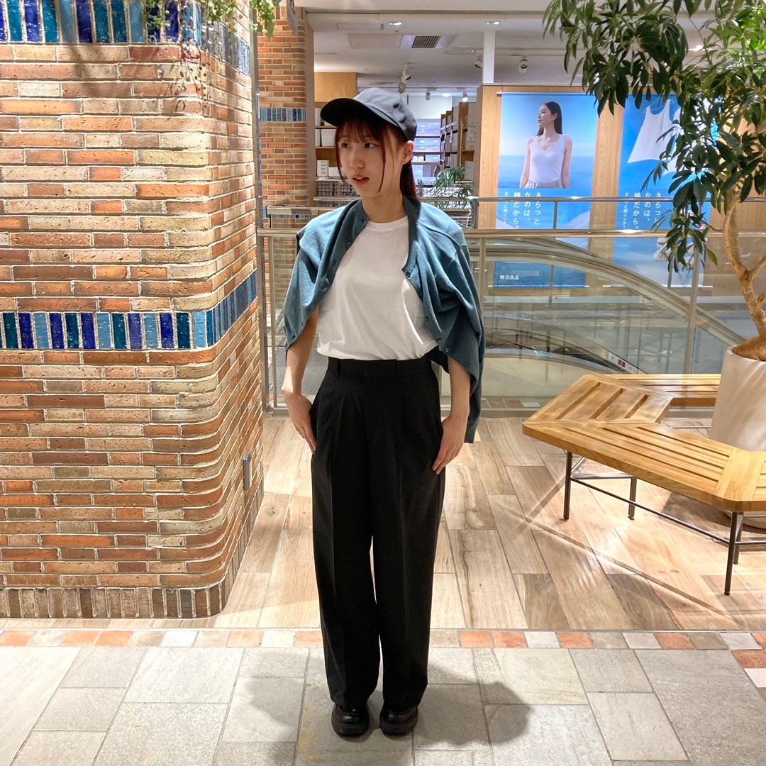 UVカット透湿撥水　防水テープ使いキャップを着用している写真