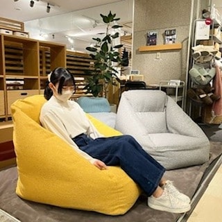 【熊谷ティアラ21】空気でできたソファが入荷しました。