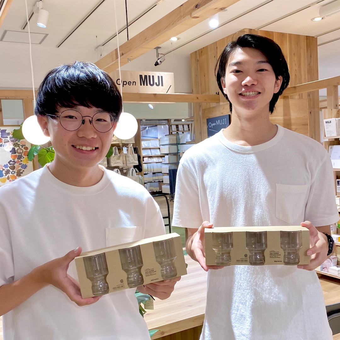ぐらすとすたっふ