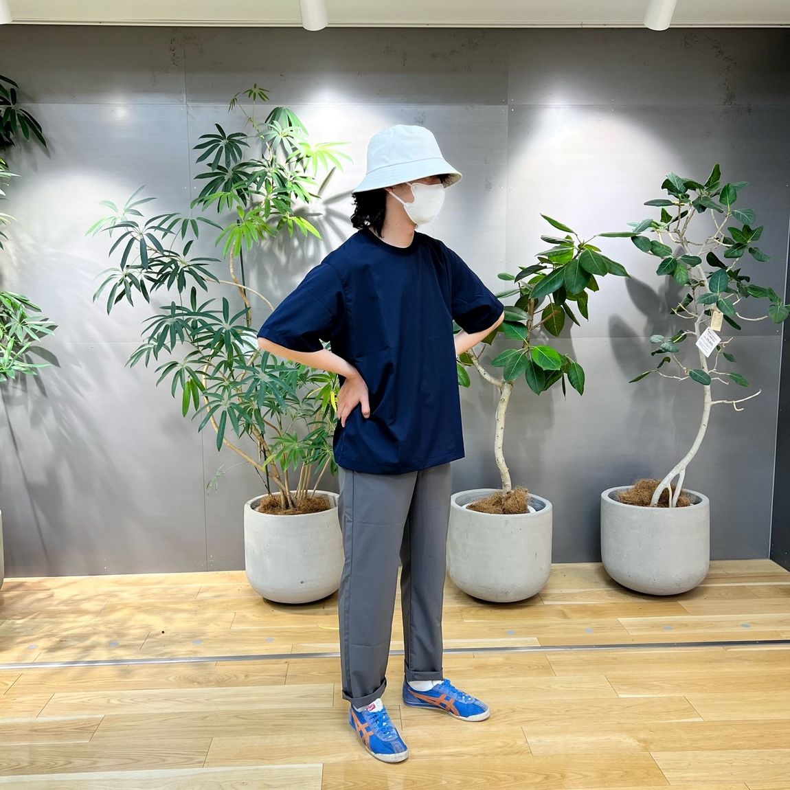 風を通すシリーズ　男性スタッフ着用
