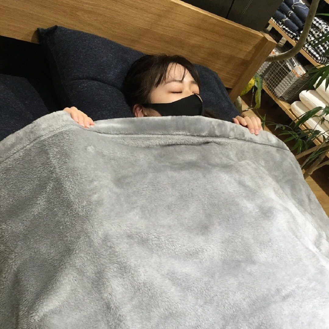 毛布と人